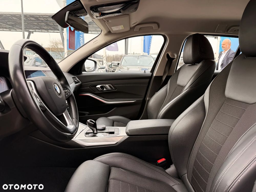 BMW Seria 3 320d xDrive Advantage - 26