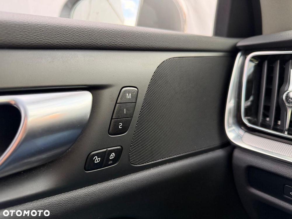 Volvo V60 Cross Country B4 D AWD Geartronic - 27