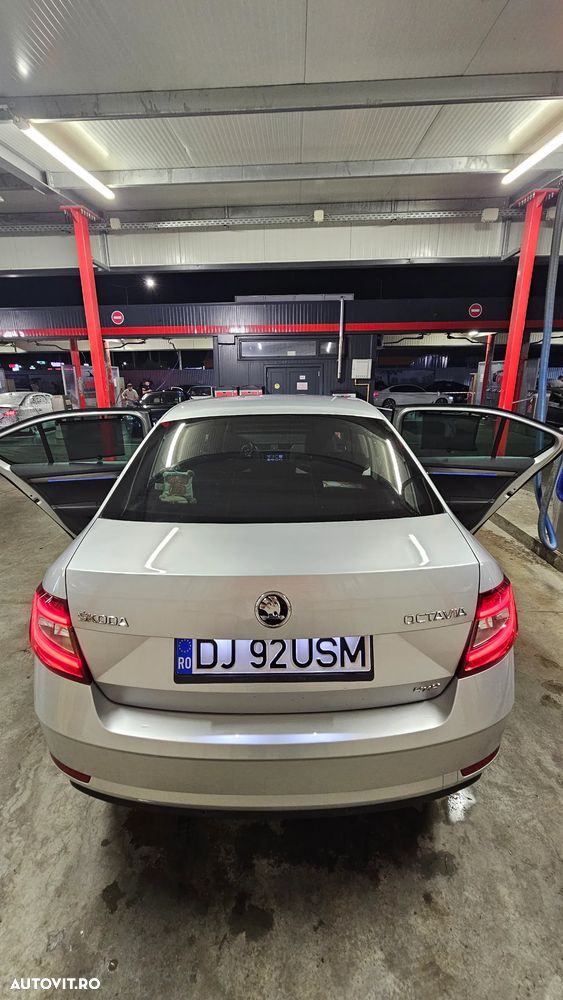 Skoda Octavia 2.0 TDI STYLE DSG - 4