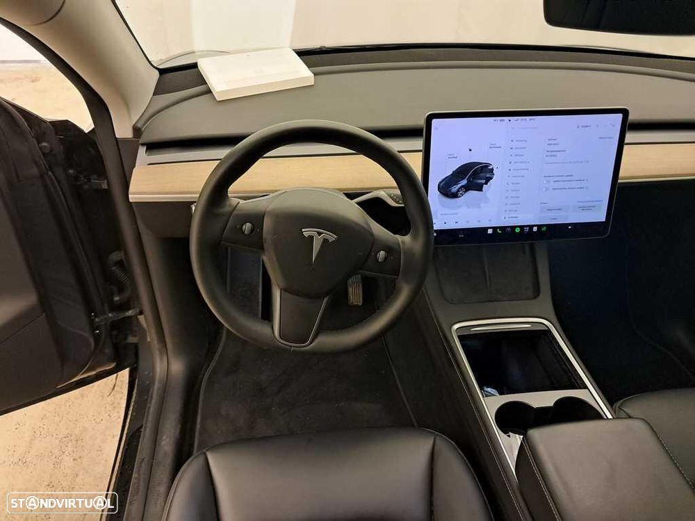 Tesla Model Y Long Range Dual Motor AWD - 9