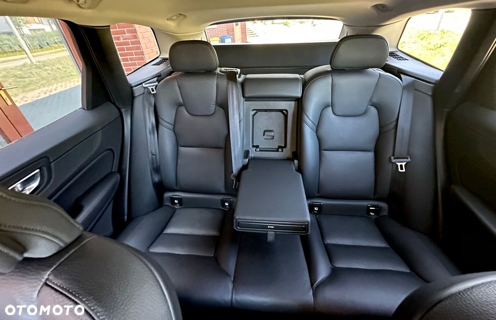Volvo XC 60 B5 B AWD Plus Dark - 24
