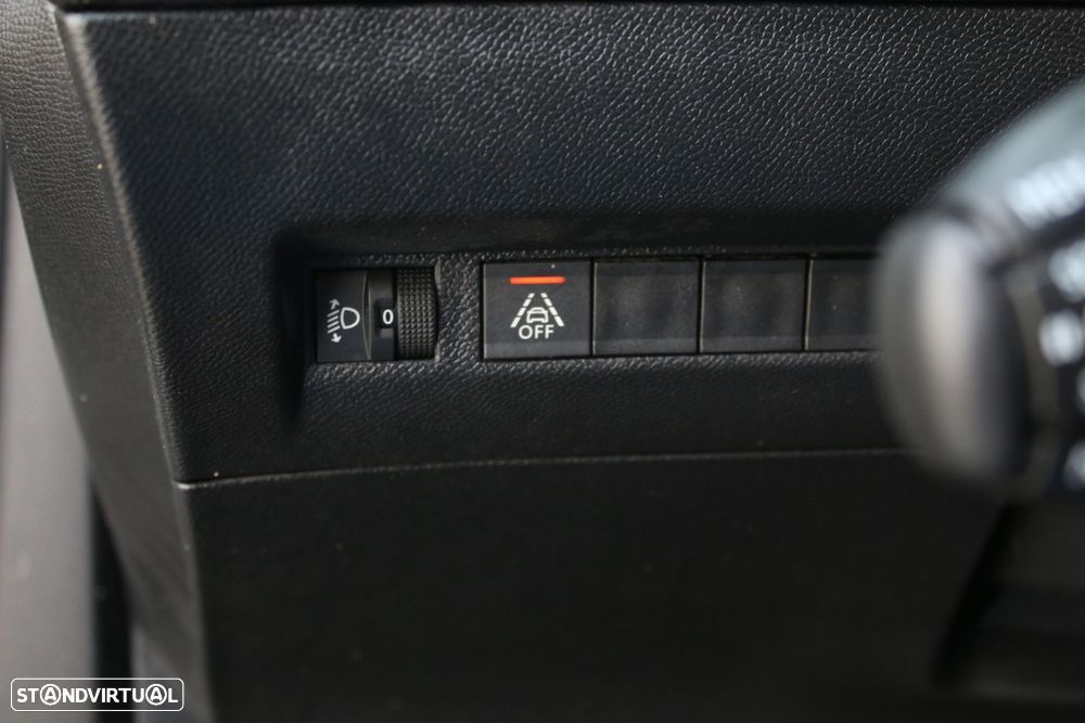 Peugeot 2008 1.5 BlueHDi Allure EAT8 - 26