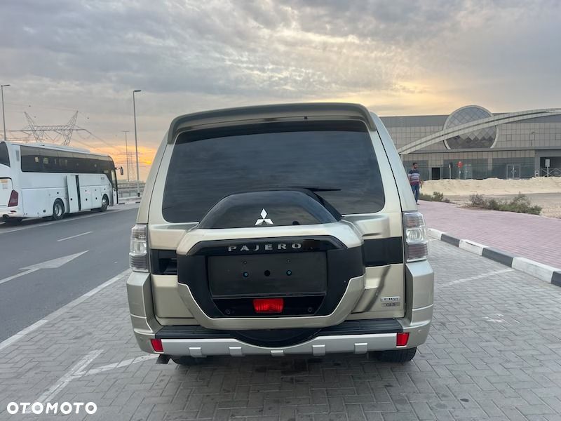 Mitsubishi Pajero - 8