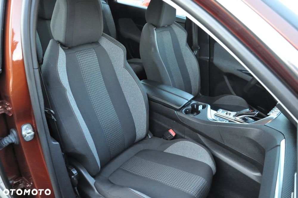 Peugeot 5008 1.2 PureTech Allure S&S EAT8 - 23