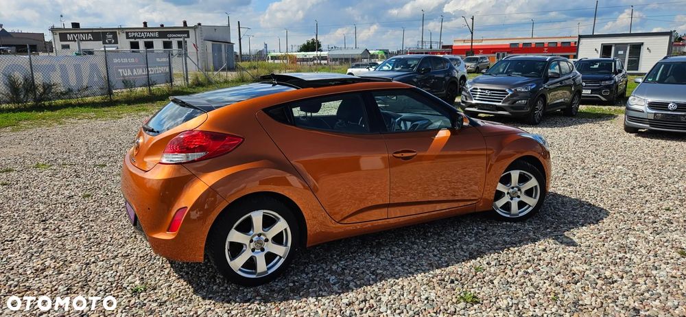 Hyundai Veloster - 4