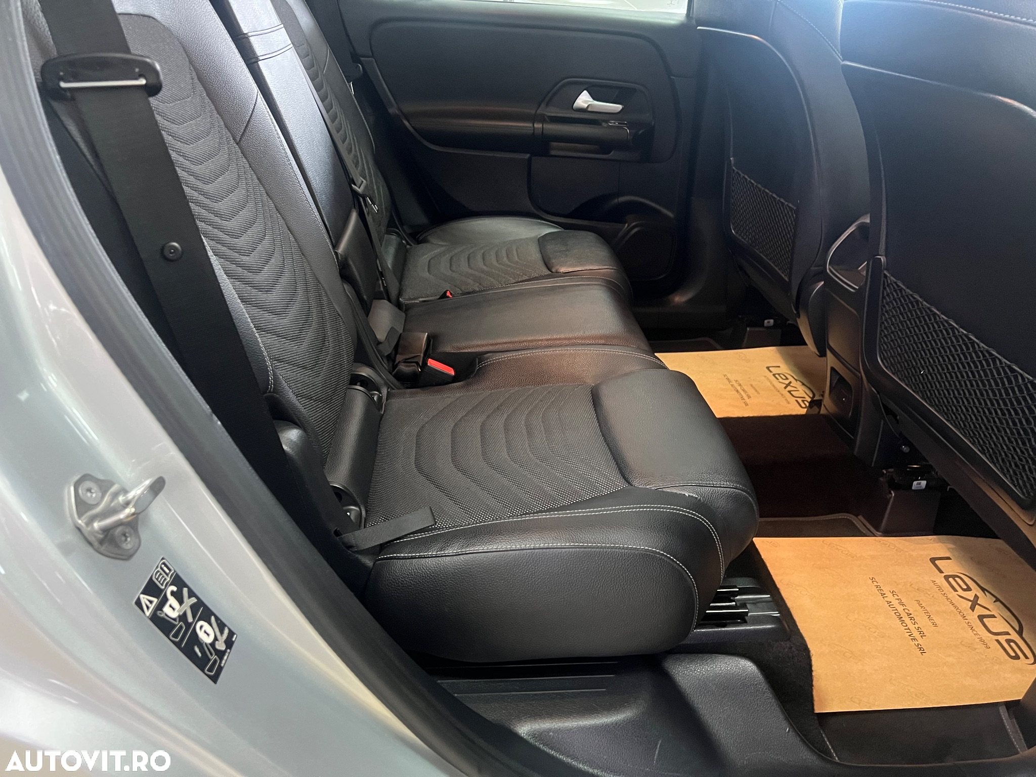 Mercedes-Benz GLB 200 d 4Matic 8G-DCT Special Edition - 16
