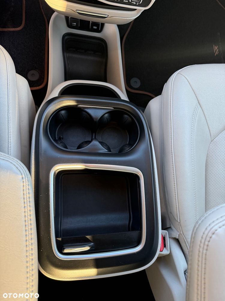 Chrysler Pacifica - 20
