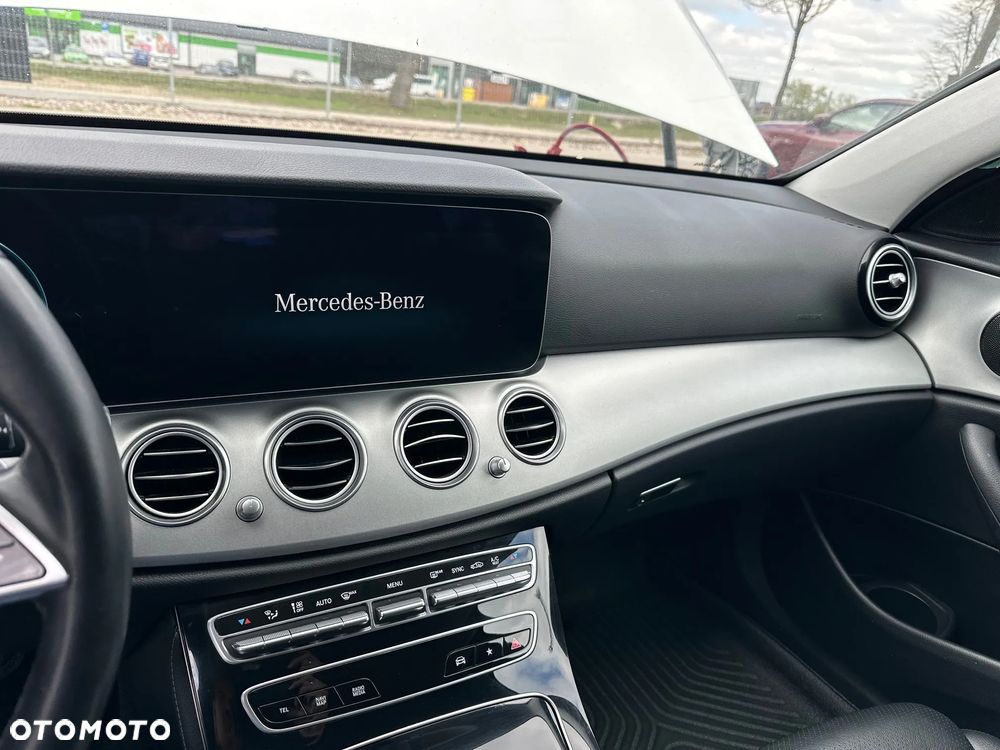 Mercedes-Benz Klasa E 220 d 4Matic 9G-TRONIC - 15