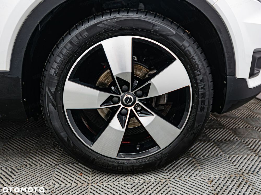 Volvo XC 40 T3 Momentum Pro - 32