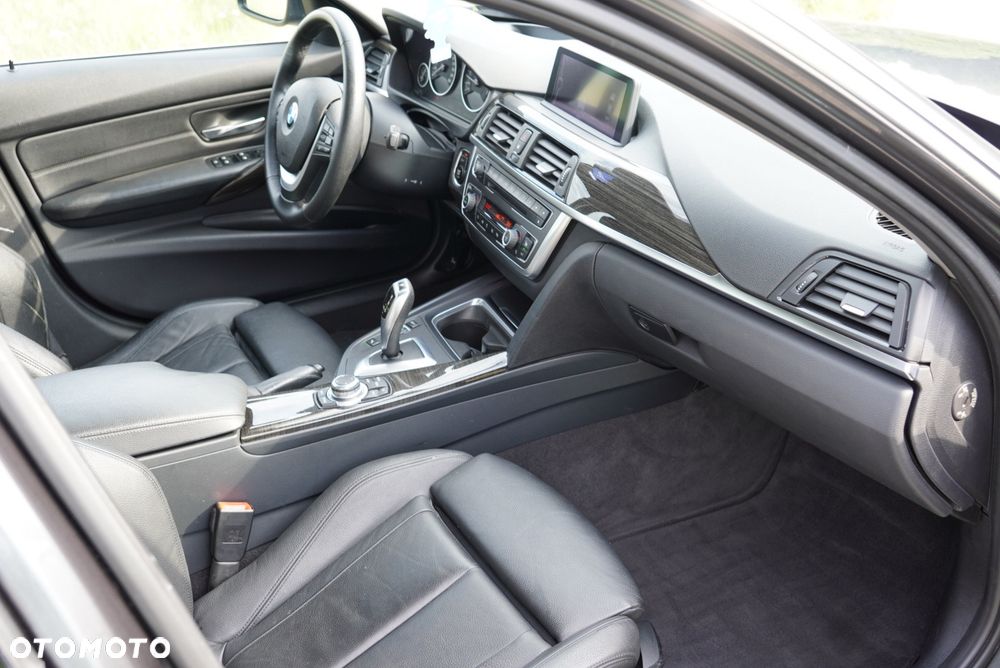 BMW Seria 3 328i xDrive Luxury Line - 12