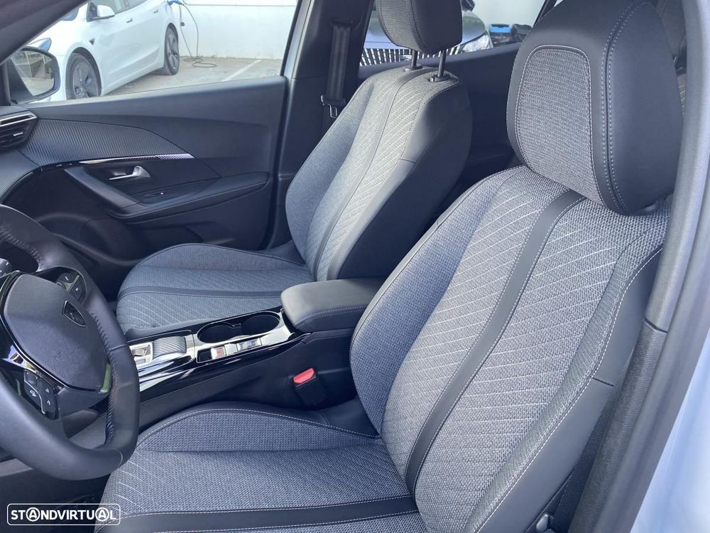 Peugeot e-2008 54 kWh Allure - 25