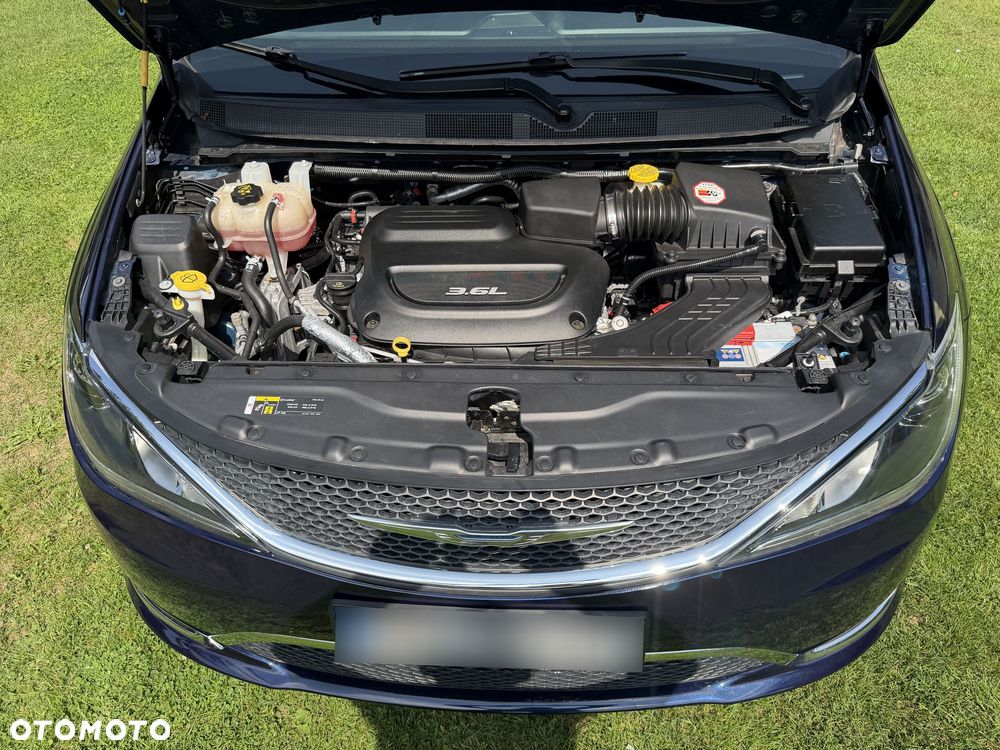 Chrysler Pacifica - 16