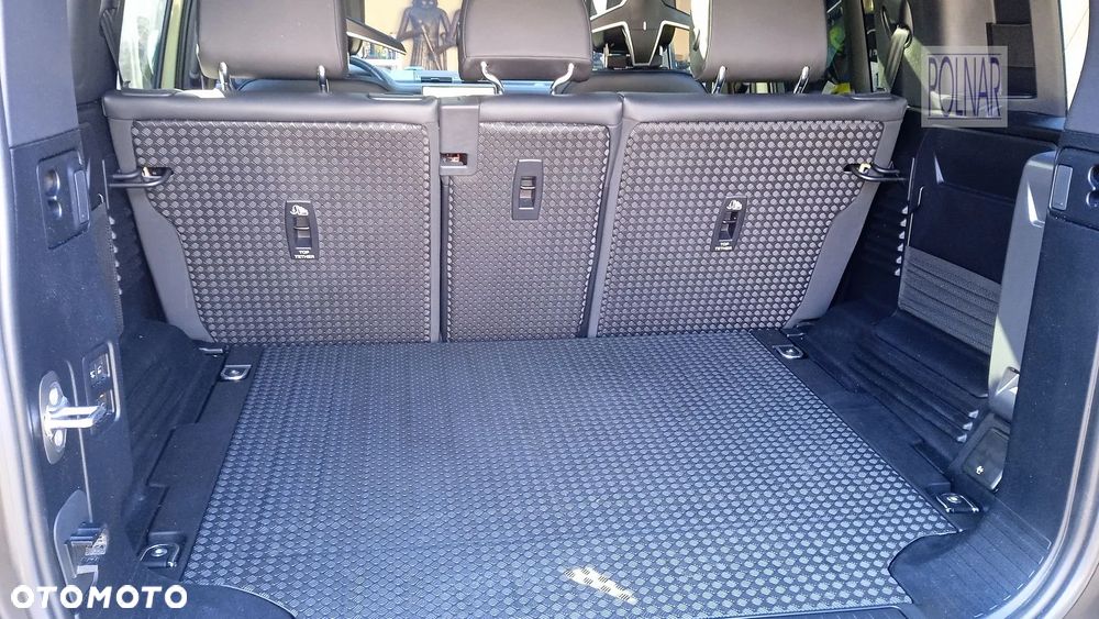 Land Rover Defender 3.0 P400 mHEV 75th Limited Edition - 16