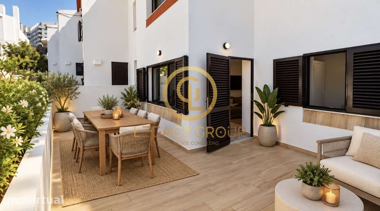 Townhouse T2 remodelada com terraços e acesso ao jardim e piscina —...