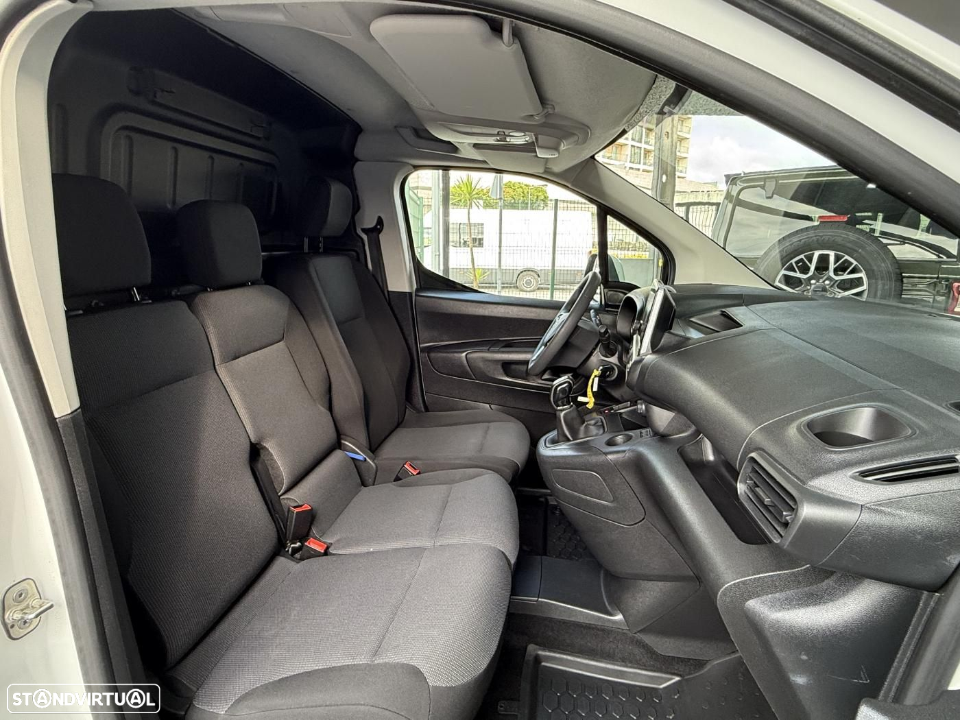 Opel Combo 1.5 CDTI IVA Dedutivel 3 Lug. Ecrã - 32