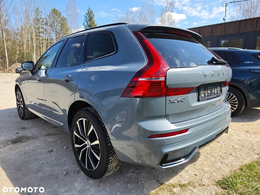 Volvo XC 60 B4 D AWD Plus Dark - 2