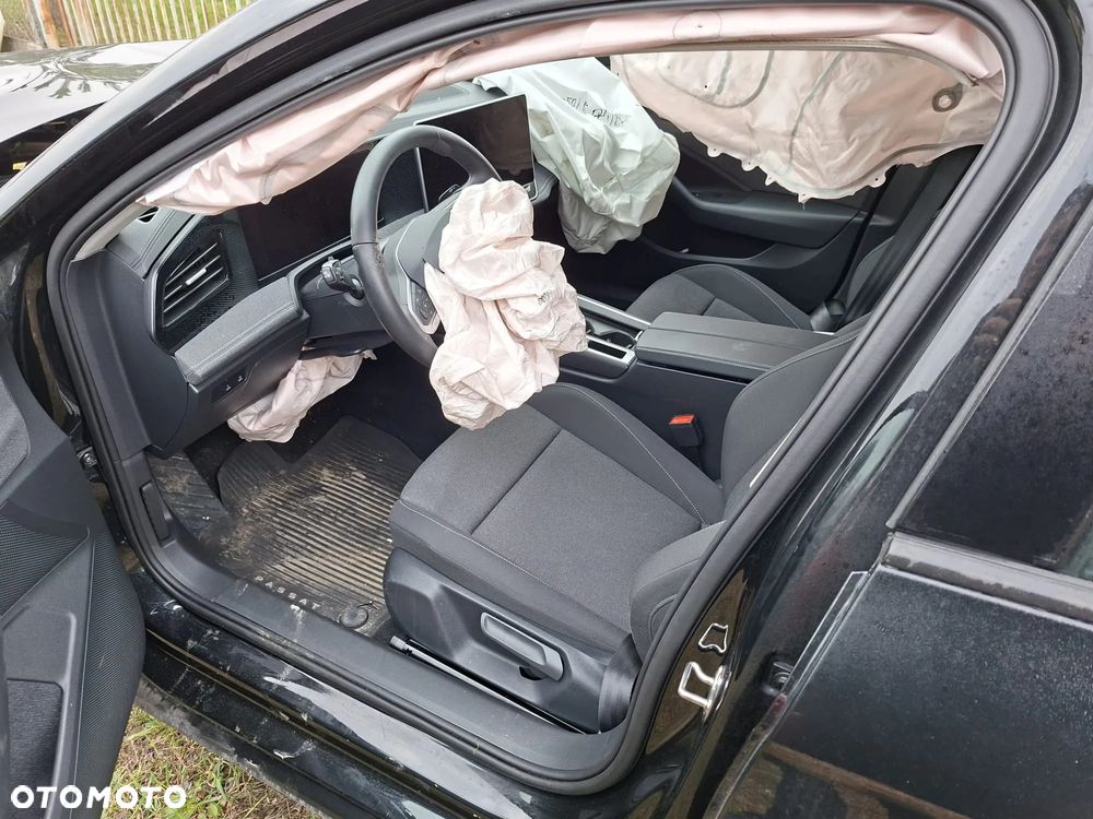 Volkswagen Passat - 11