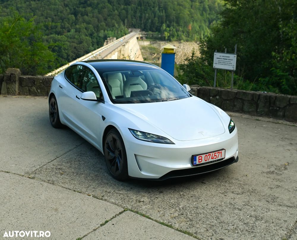 Tesla Model 3 Performance - 2