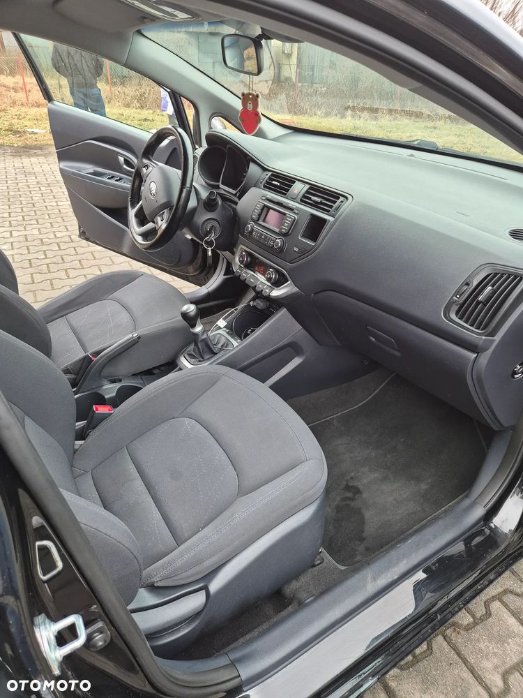Kia Rio 1.2 Fifa World Cup Edition - 8