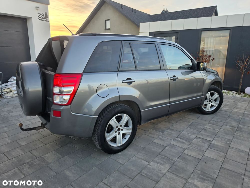 Suzuki Grand Vitara 2.0 - 17