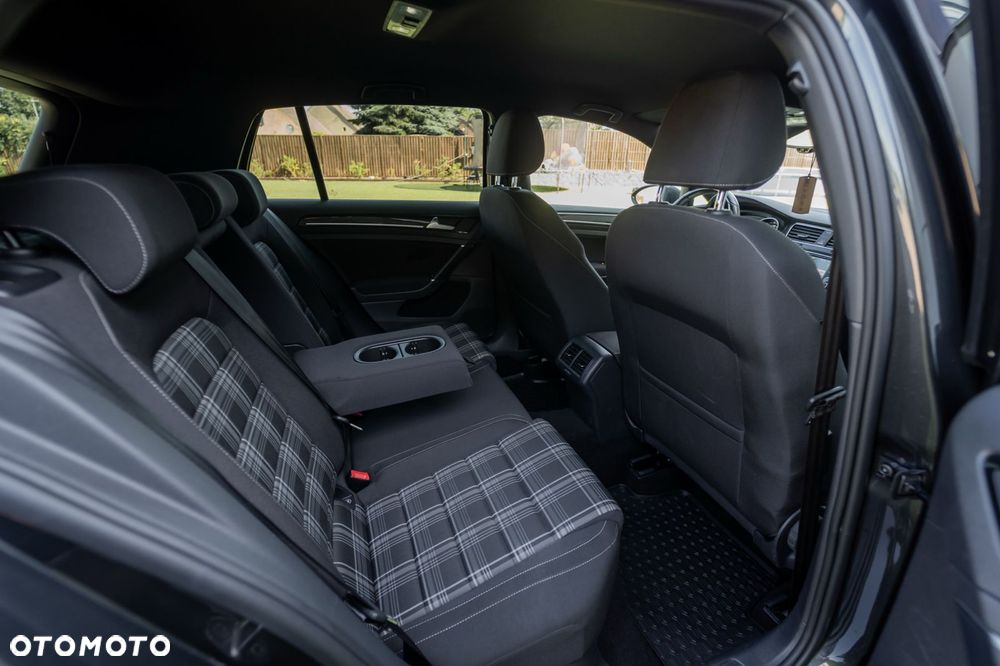 Volkswagen Golf - 19