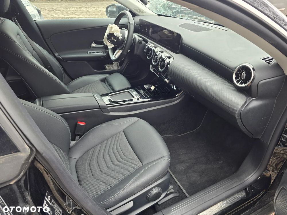 Mercedes-Benz CLA 180 d 8G-DCT AMG Line - 12