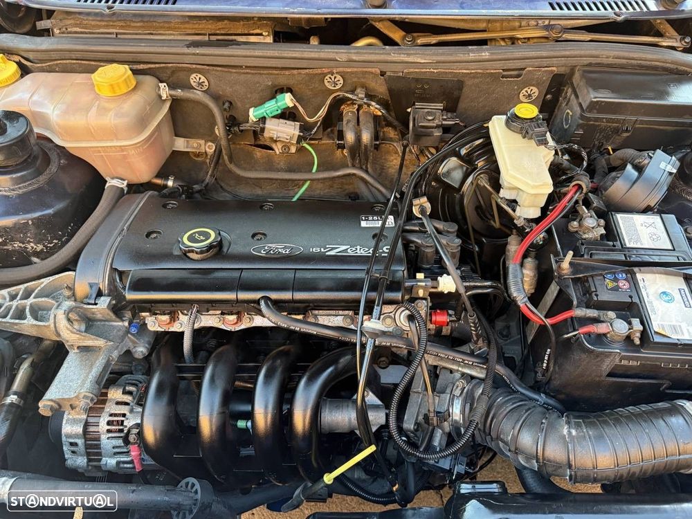 Ford Fiesta 1.25 Ghia - 31