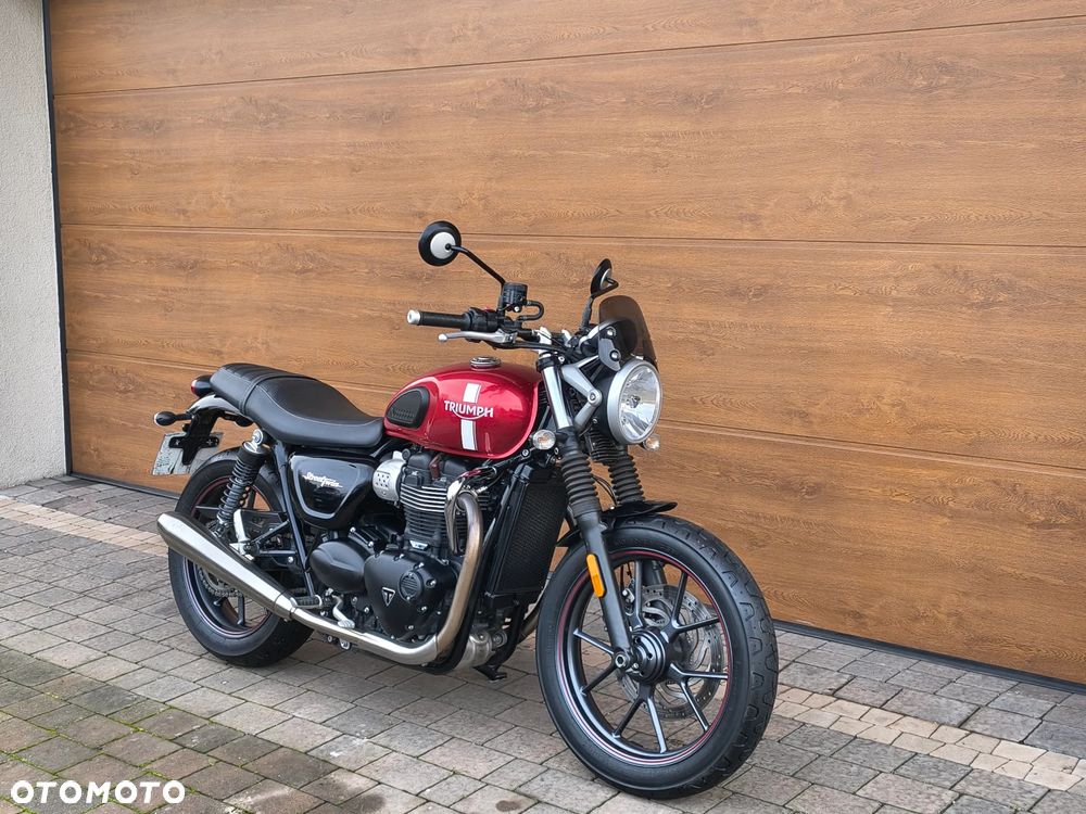 Triumph Street Twin - 1