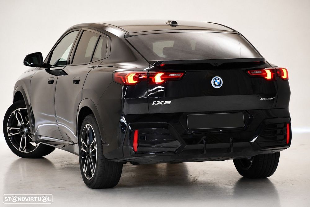 BMW iX2 eDrive20 Pack Desportivo M Pro - 4