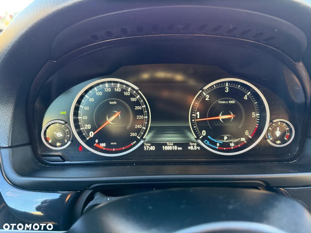 BMW Seria 5 520d xDrive - 22
