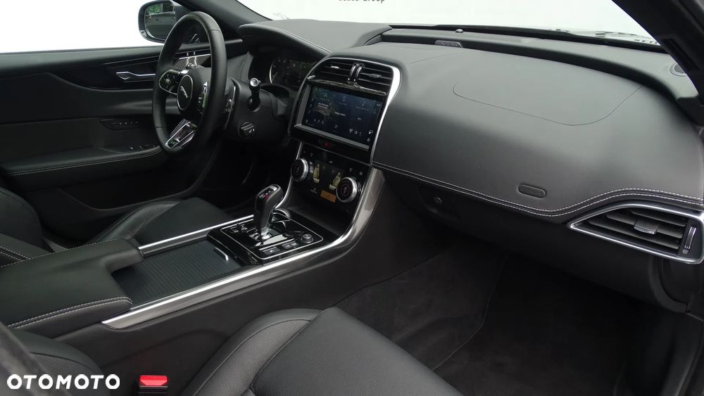 Jaguar XE D200 AWD R-Dynamic Black - 8