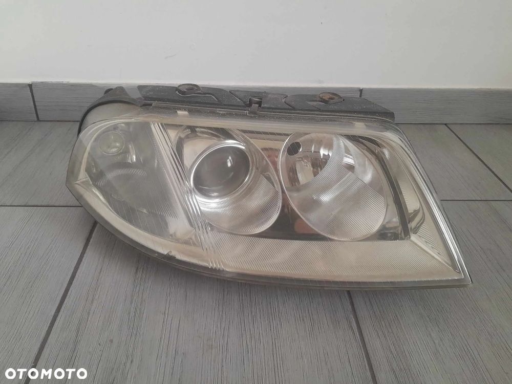 LAMPA PRAWA PRZEDNIA PRZÓD VW PASSAT B5 00-05 LIFT - 1