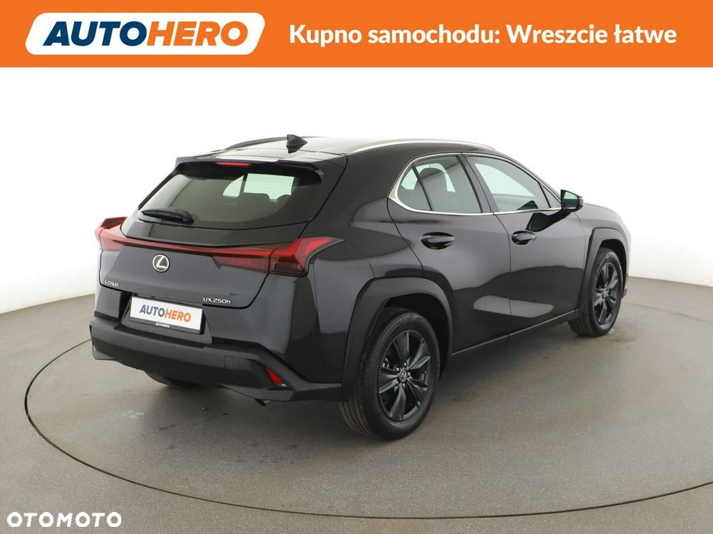 Lexus UX 250h - 8