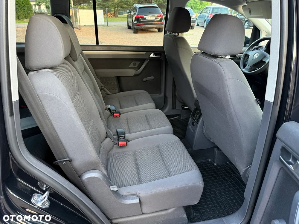 Volkswagen Touran - 15