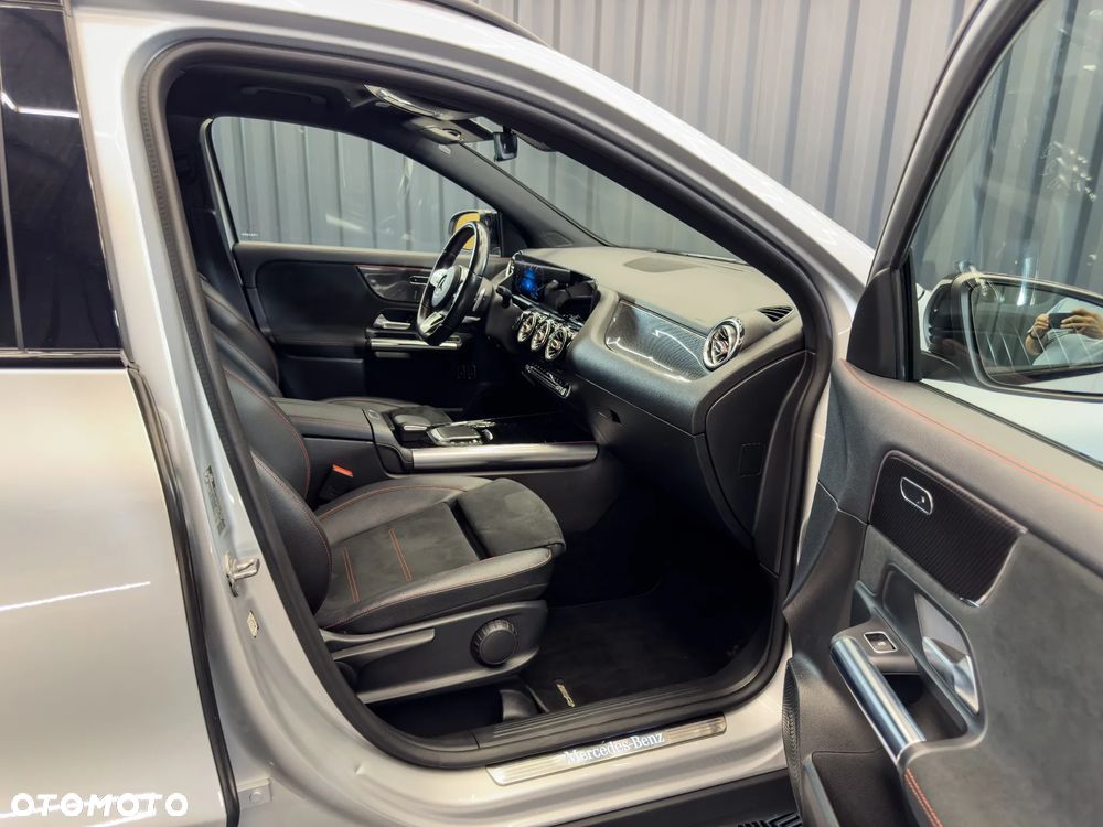 Mercedes-Benz GLA - 26