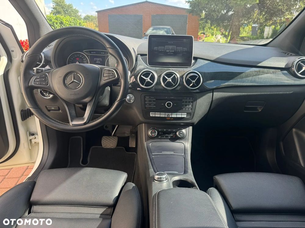 Mercedes-Benz Klasa B 250 4Matic 7G-DCT UrbanStyle Edition - 24
