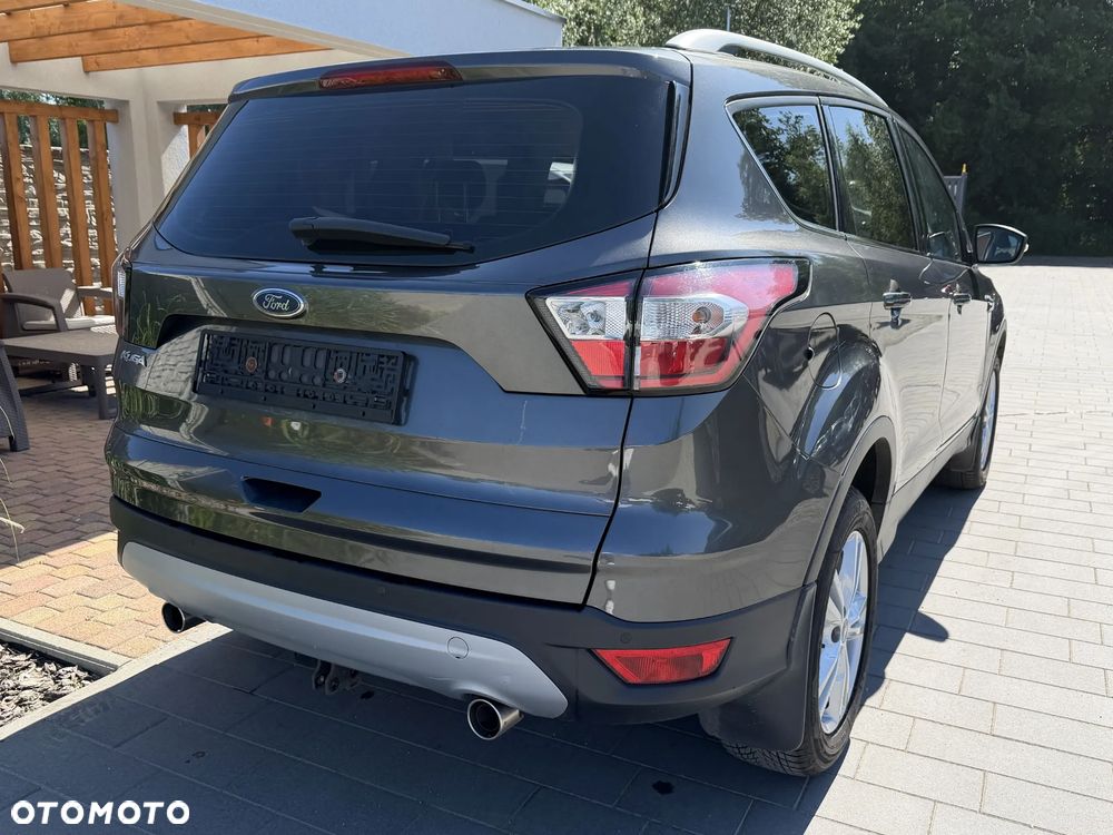 Ford Kuga 2.0 TDCi 2x4 Titanium - 4