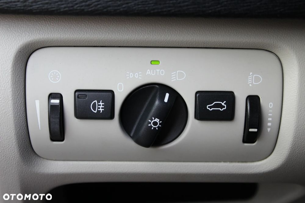 Volvo V40 D2 Summum - 16