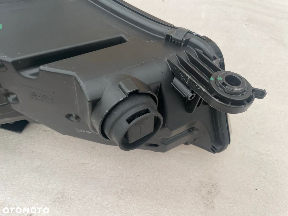 Audi A4 B9 reflektor xenon prawy nowy oryginał 8W0941006 - 6