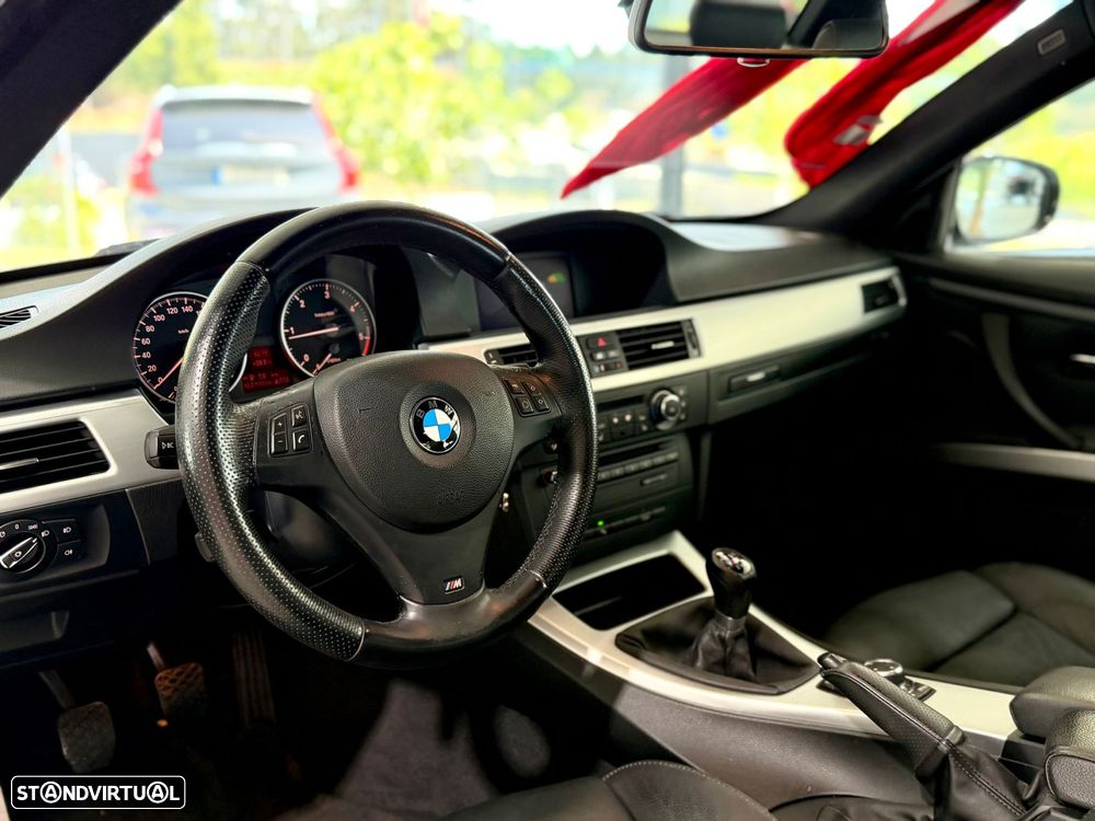 BMW 320 d Coupe Edição M — fotografia 5