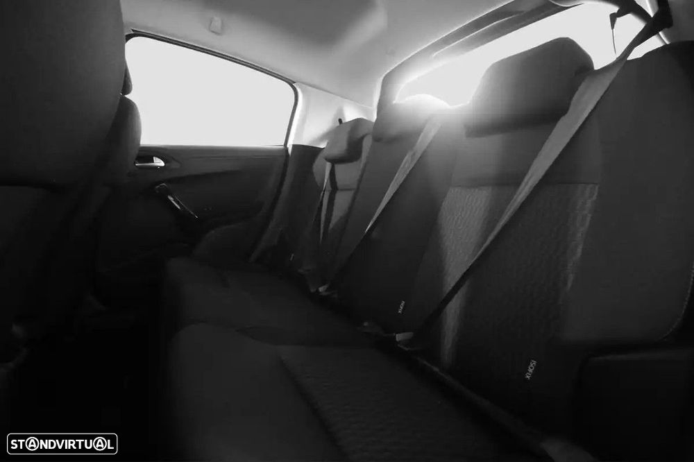 Peugeot 208 1.2 VTi SE Style - 9