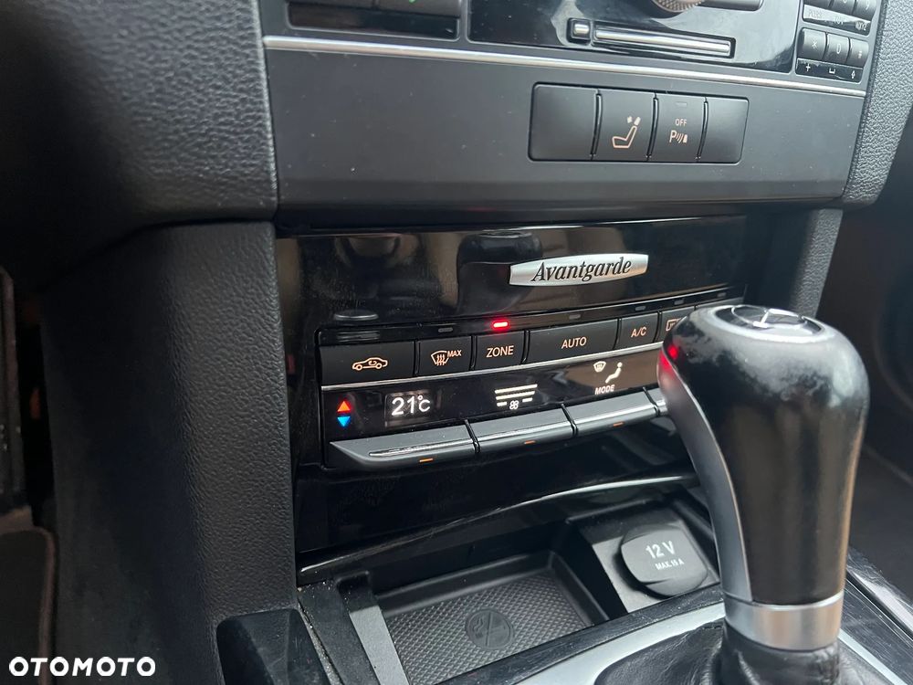 Mercedes-Benz Klasa E 220 T CDI DPF BlueEFFICIENCY Automatik Avantgarde - 28