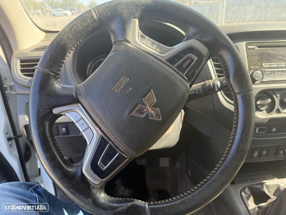 Mitsubishi L200 2.3 DI-D Club Invite Strakar Look 4WD - 6