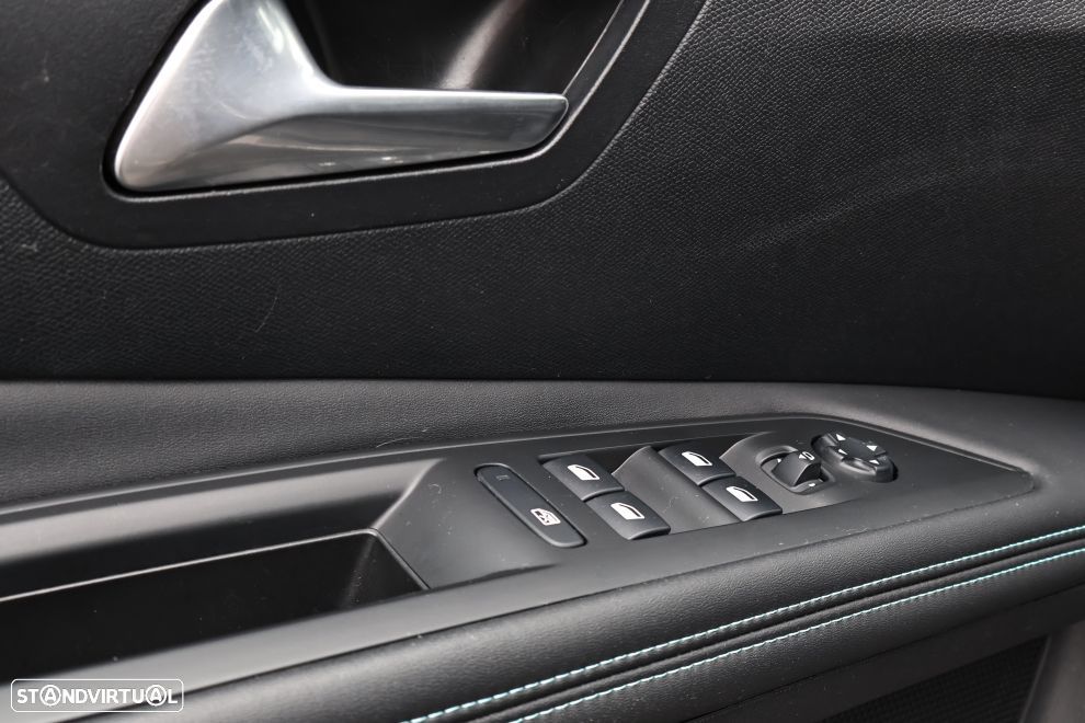 Peugeot 3008 1.6 Hybrid Allure e-EAT8 - 17