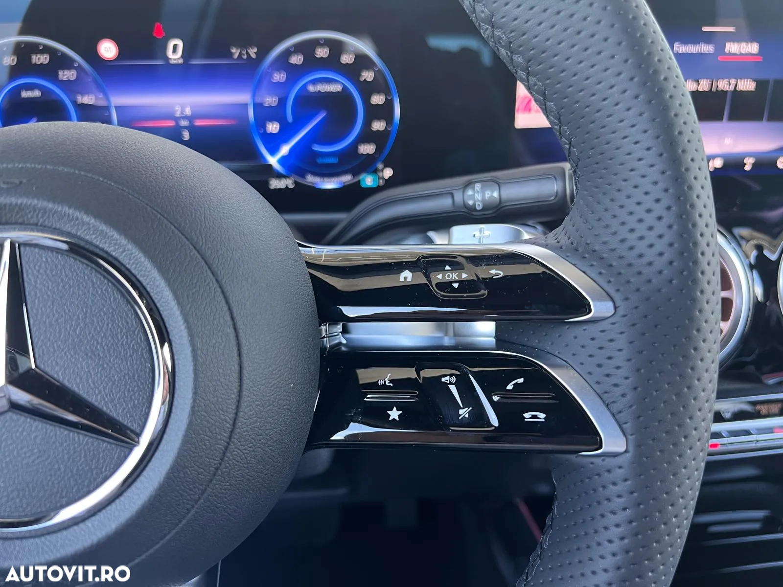 Mercedes-Benz EQB 300 4MATIC - 10