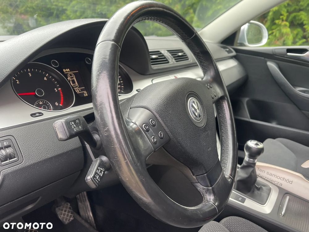 Volkswagen Passat 2.0 TDI DPF BlueMotion Technology Trendline - 18