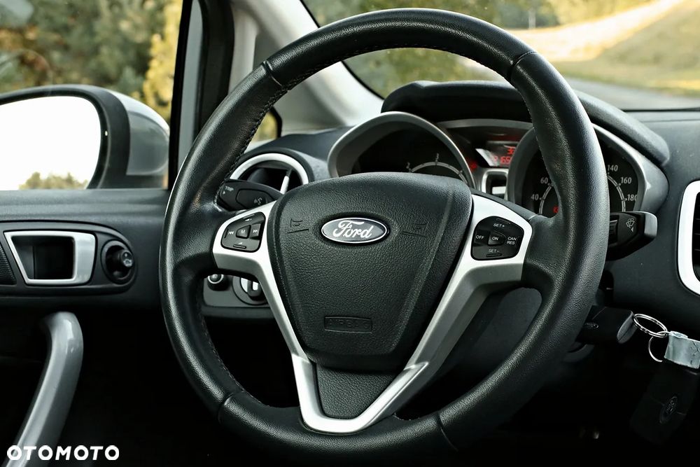 Ford Fiesta 1.6 TDCi Champions Edition - 34