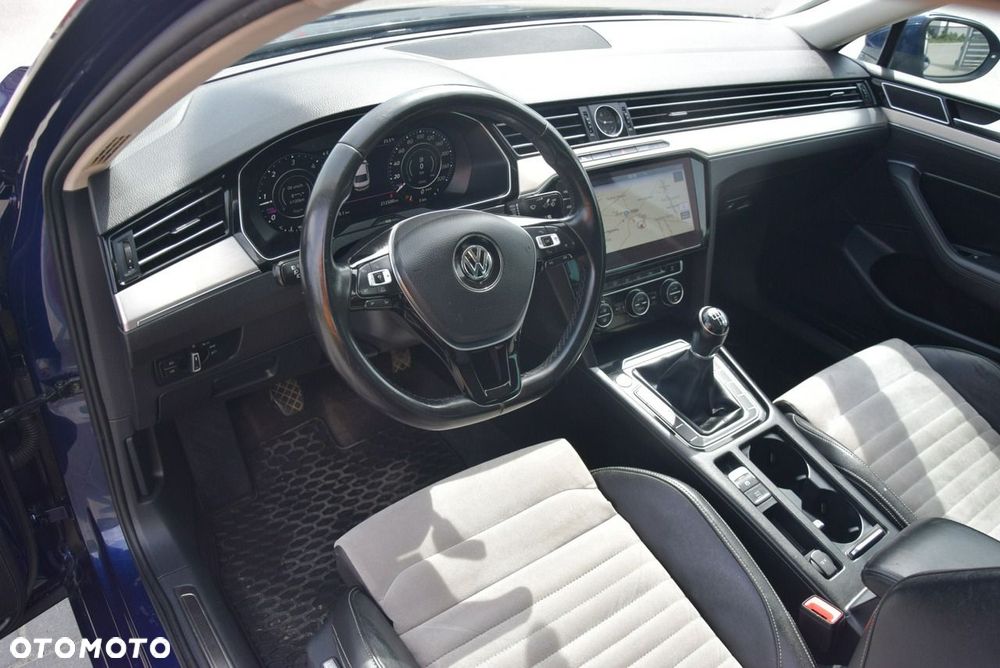 Volkswagen Passat - 35