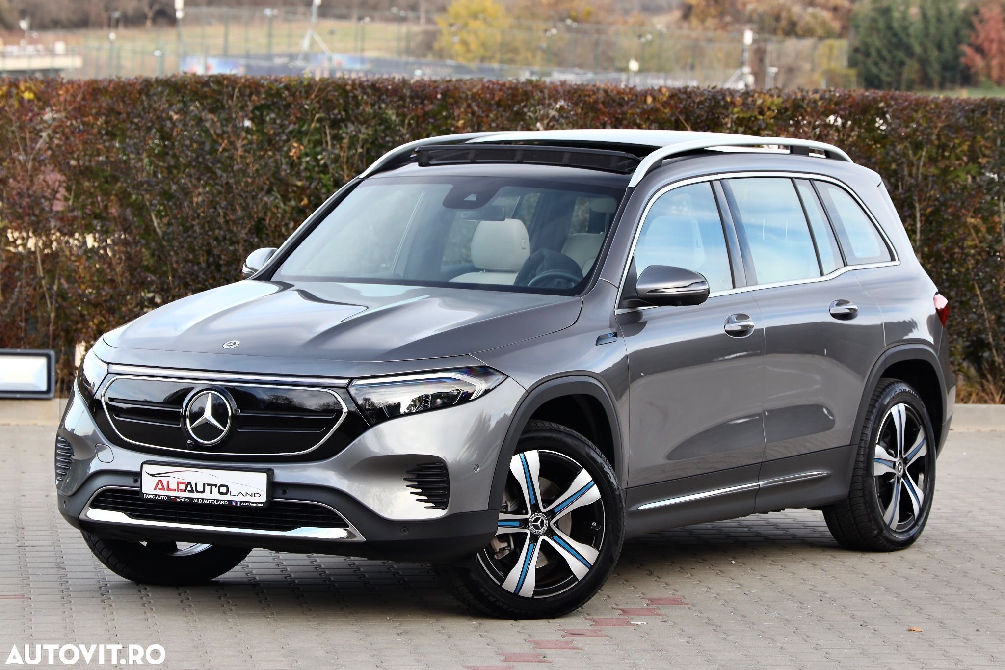 Mercedes-Benz EQB 300 4MATIC - 1