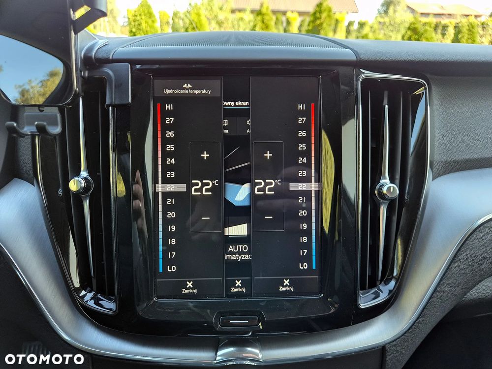 Volvo XC 60 D4 Momentum Pro - 21